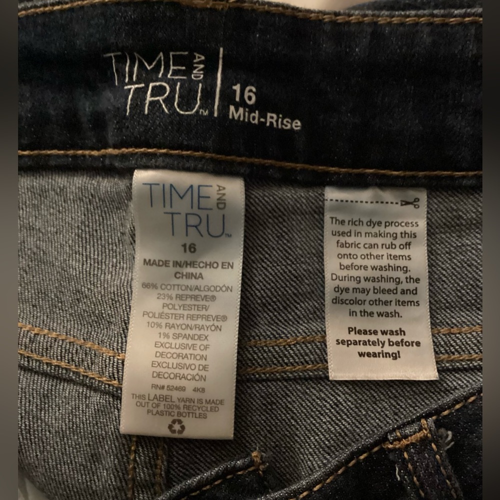 Time &Tru Mid Rise Capris - Picture 4 of 4